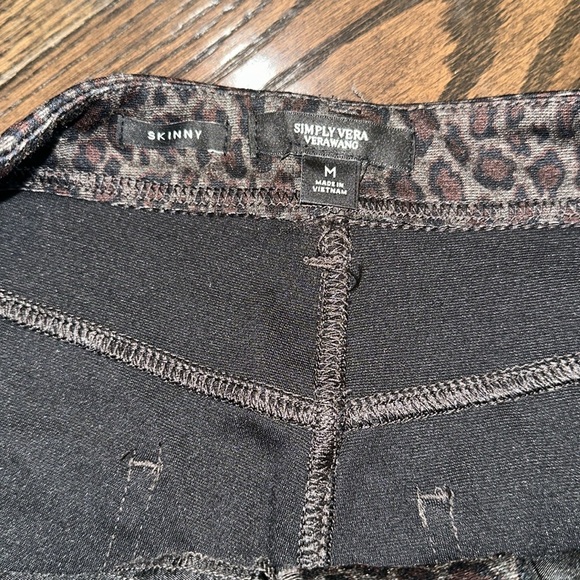 Simply Vera Vera Wang Brown skinny pants with Leopard Print size small - Picture 3 of 6